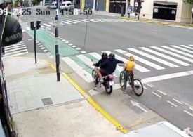 Incredible moment female tourist, 33, fights off idiot motorbike muggers who tried to snatch her phone in street