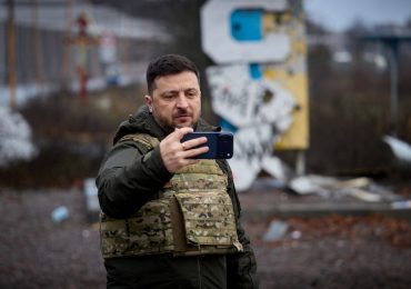 ‘Balls of steel’ moment Zelensky appears in frontline warzone town – hours after Putin was told his troops had seized it