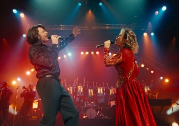 <i>Song Sung Blue</i> Is a Crowdpleaser in the Best Way