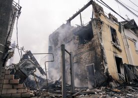 Russia Bombards Kyiv as Zelensky Prepares for Talks With Trump