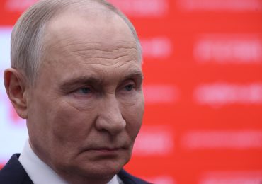 Vlad purges popular social media apps used by billions including Snapchat & FaceTime in major clamp down on freedoms