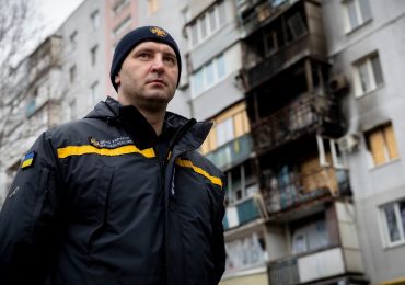 Meet unsung heroes of Ukraine’s Home Guard – unarmed men who run into burning buildings hit by missiles to save lives