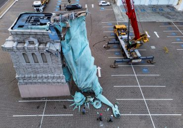 Horror moment massive 78ft ‘Statue of Liberty’ COLLAPSES in brutal 55mph storm sending it crumbling to the ground