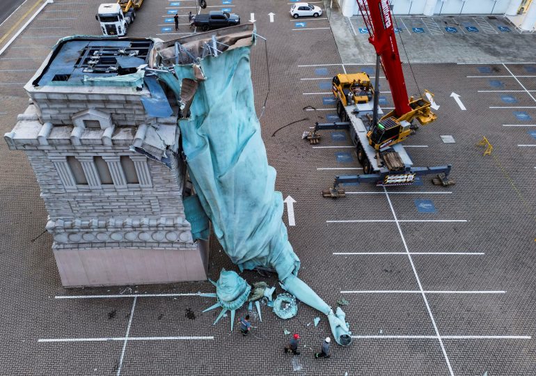 Horror moment massive 78ft ‘Statue of Liberty’ COLLAPSES in brutal 55mph storm sending it crumbling to the ground