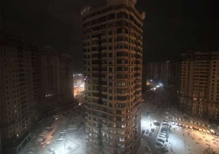 Freezing Moscow plunged into darkness as ‘hundreds of thousands’ lose power following Ukraine drone strikes