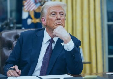 Donald Trump extends travel ban & restrictions to 20 MORE countries after shooting of National Guard troops