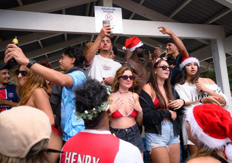 Thousands of revellers flood one of Australia’s most popular beaches as backpackers in bikinis celebrate Christmas Day