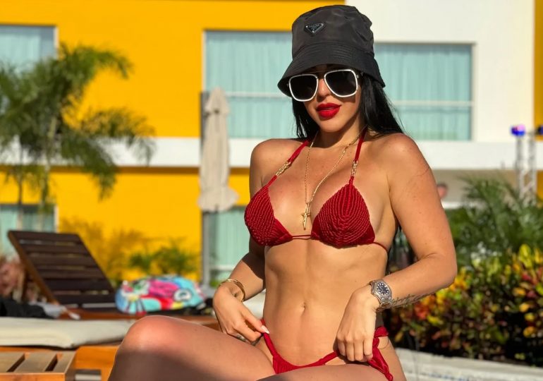 Bikini-clad Venezuelan ‘Cartel Queen’ in Trump’s crosshairs as she’s sanctioned by US…while Maduro ‘considers surrender’