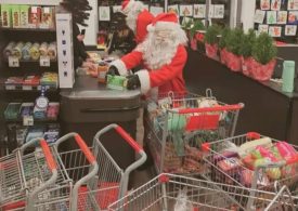 Thieves dressed as Santas & elves steal food from grocery store and give to poor as cops hunt Robin Hood-type robbers
