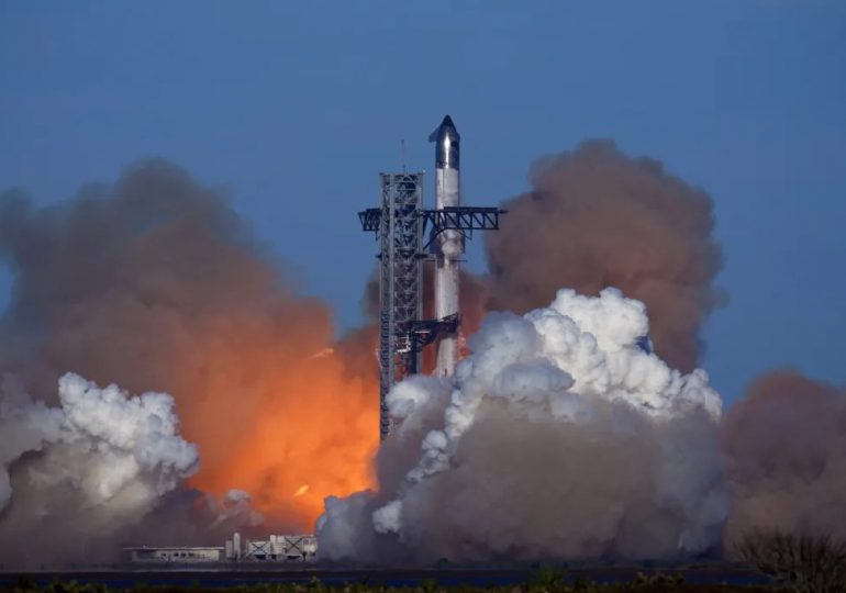 SpaceX rocket explosion put three packed passenger planes at ‘extreme safety risk’ from raining debris