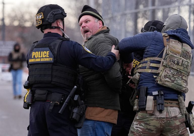 Pentagon Reportedly Puts 1,500 Troops On Standby For Possible Minnesota Deployment