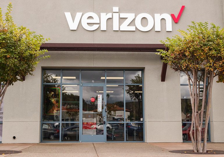 What to Know About the Verizon Outage Impacting Tens of Thousands of Users