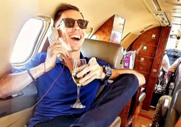 ‘Fraudster who posed as pilot for four years in Catch Me If You Can scam caught hundreds of flights around the world’