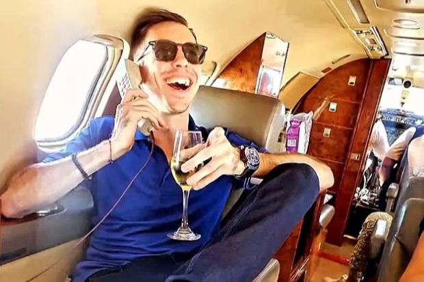 ‘Fraudster who posed as pilot for four years in Catch Me If You Can scam caught hundreds of flights around the world’