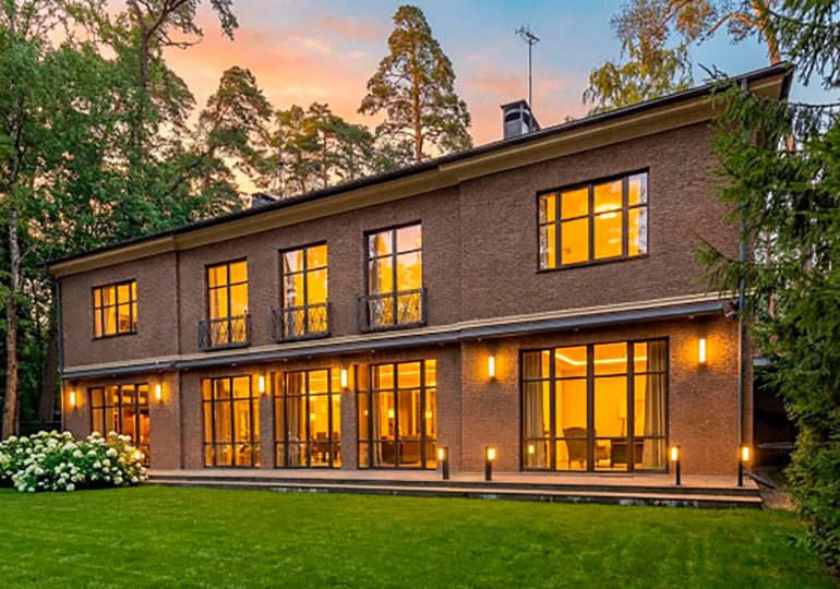 First look at Steven Seagal’s Moscow mansion as Hollywood hero turned Putin bootlicker puts ridiculous price on property