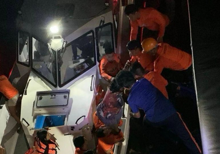 15 dead and 28 missing after ferry with 350 onboard sinks in the Philippines as hospitals overwhelmed with passengers