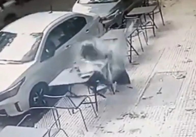 Shock moment man is knocked out cold as he’s smashed in the head by falling glass pane while having a drink outside bar
