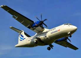 Horror plane crash in Indonesia ‘kills all 11 onboard’ as rescue teams frantically search through wreckage