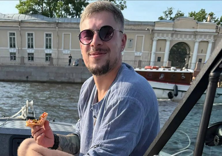 Russian journalist who fled to Paris dies in plunge from apartment & leaves mystery note about calls being ‘intercepted’