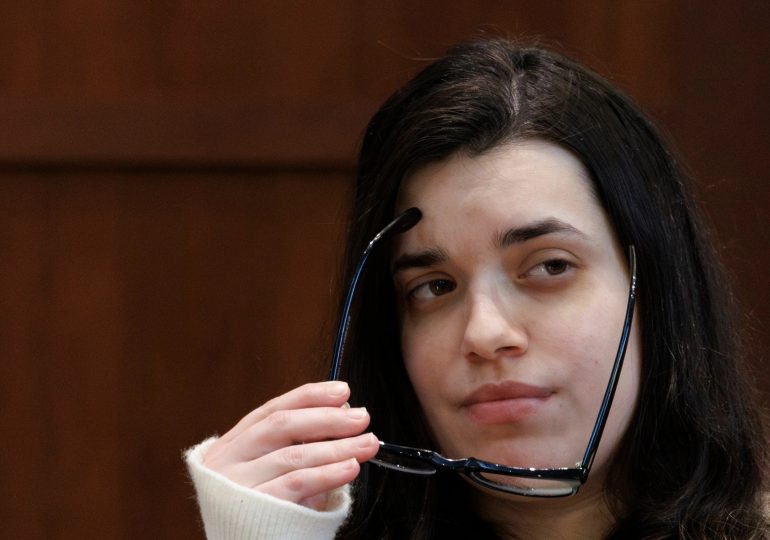 Au pair posted bizarre nude selfies with much-older married lover before ‘they plotted to kill his wife in rape fantasy’