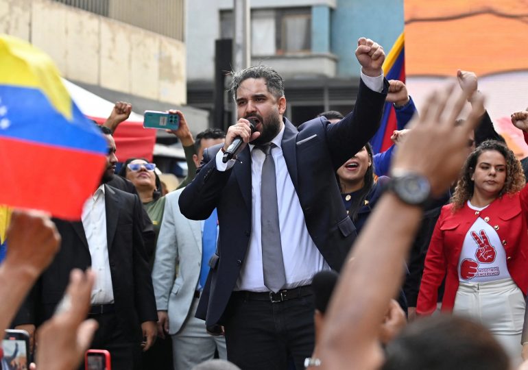 Maduro’s son calls for Venezuelans to take to streets over his capture by Trump… as Colombia threatens to ‘take up arms’