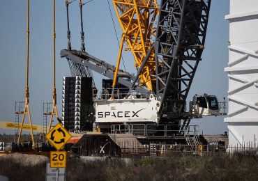 Elon Musk Postpones Mars Plans in Favor of Building “Moon City”