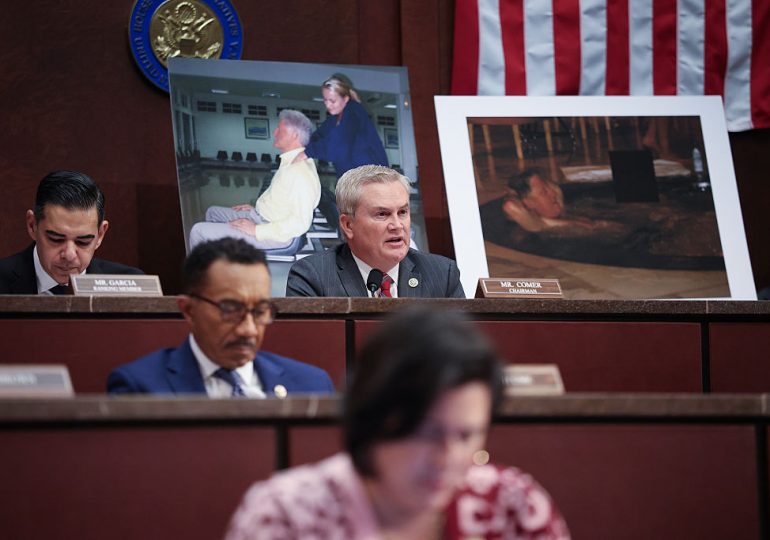 Under Threat of Contempt, Clintons Agree to Testify in Epstein Inquiry