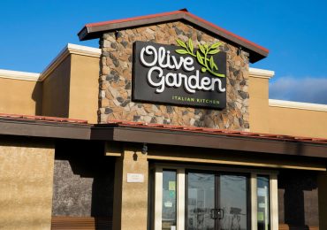 Chef killed after diving headfirst into deep fryer in horrific suicide in front of screaming Olive Garden colleagues