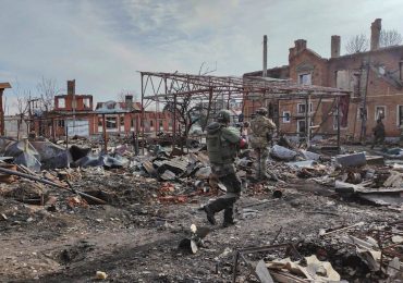 Russian soldiers ‘shoot each other’ on frontline after Elon Musk shuts down Starlink blocking troops’ internet