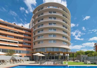 Man found dead at four-star hotel in Brit hol hotspot after ‘brawls breaks out in room’ as man arrested for ‘murder’