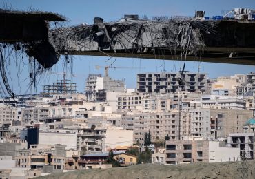 Trump Again Threatens to Bomb Iran's Power Plants if Strait of Hormuz Not Open by Tuesday