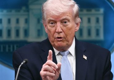 Trump Orders U.S. Navy to 'Shoot and Kill' Any Boat Laying Mines in Strait of Hormuz